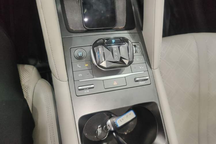 Used BYD Yuan UP 2024 401KM Beyond Edition Gear Lever