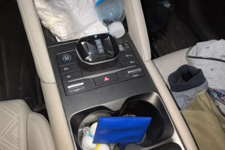 Used BYD Yuan UP 2024 401 km Active Version Gear Lever