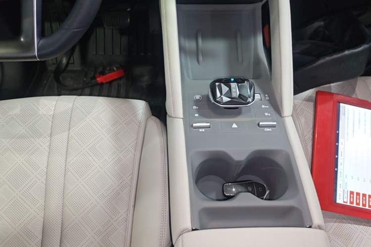 Used BYD Yuan UP 2024 401KM Leading Edition Gear Lever