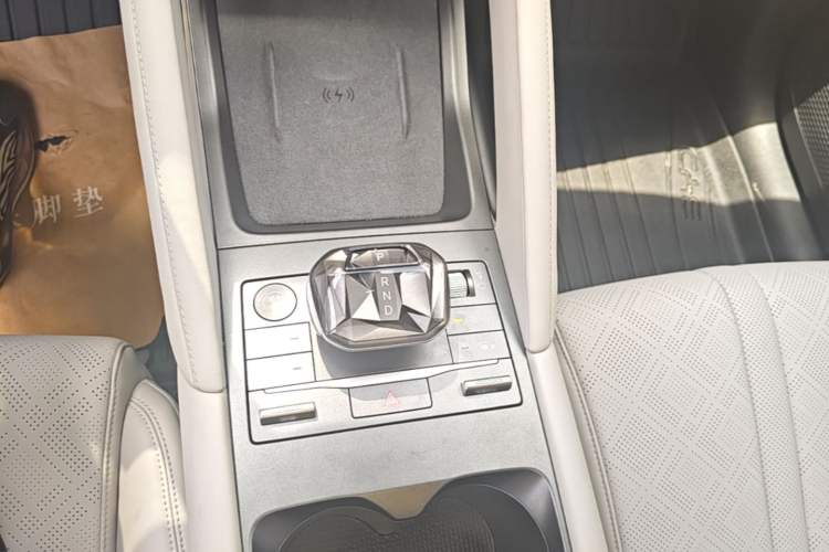 Used BYD Yuan UP 2024 401KM Beyond Edition Gear Lever