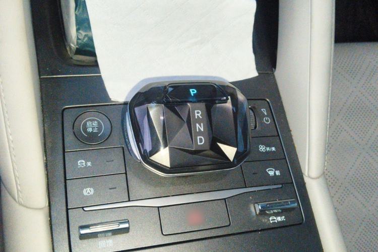 Used BYD Yuan UP 2024 401 km Active Version Gear Lever