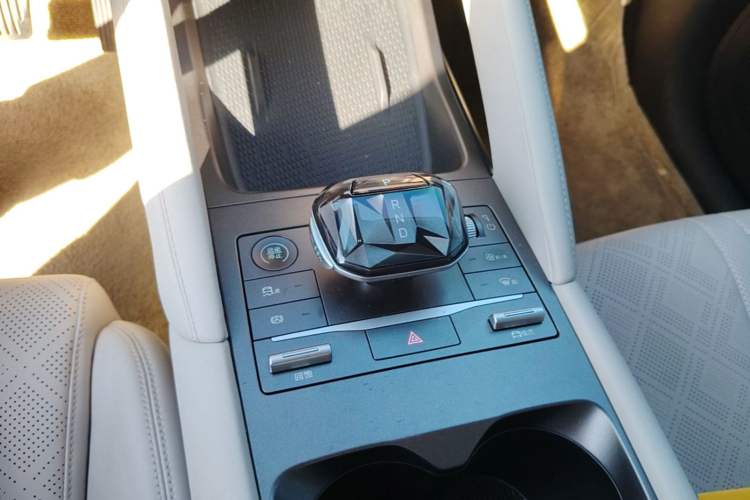 Used BYD Yuan UP 2024 401KM Leading Edition Gear Lever