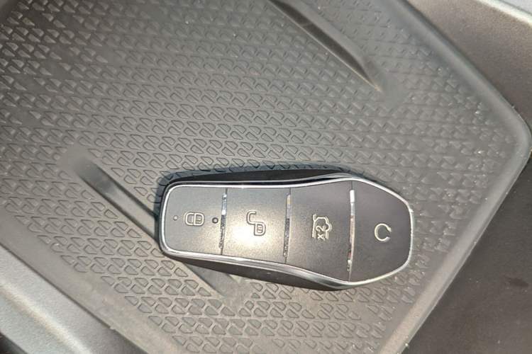 Used BYD Yuan UP 2024 401KM Leading Edition Interior 1