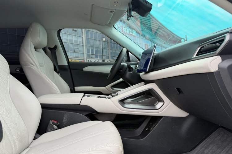 Used BYD Yuan UP 2024 401KM Leading Edition Interior 10
