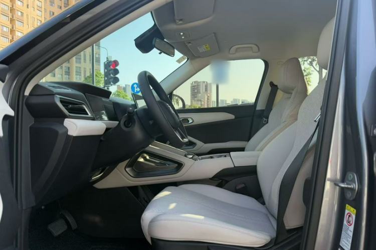 Used BYD Yuan UP 2024 401KM Leading Edition Interior 2