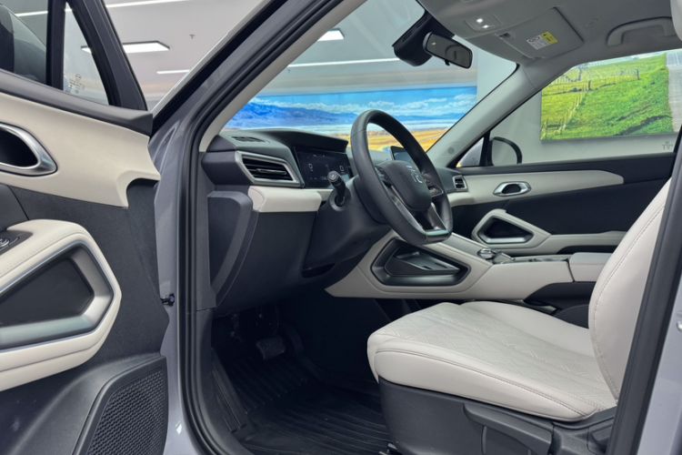 Used BYD Yuan UP 2024 401 km Active Version Interior 3