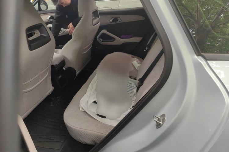 Used BYD Yuan UP 2024 401KM Leading Edition Interior 3