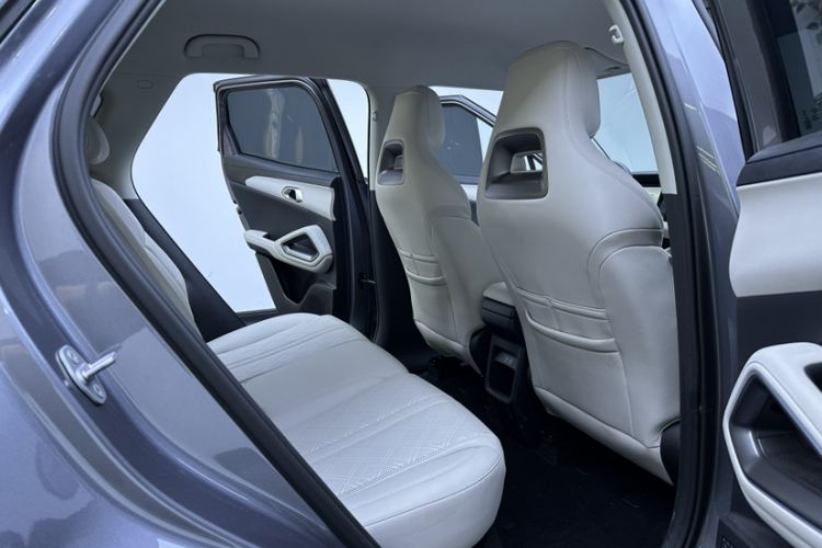 Used BYD Yuan UP 2024 401 km Active Version Interior 4