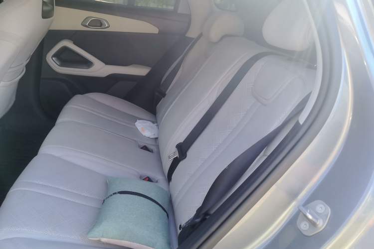 Used BYD Yuan UP 2024 401 km Active Version Interior 4