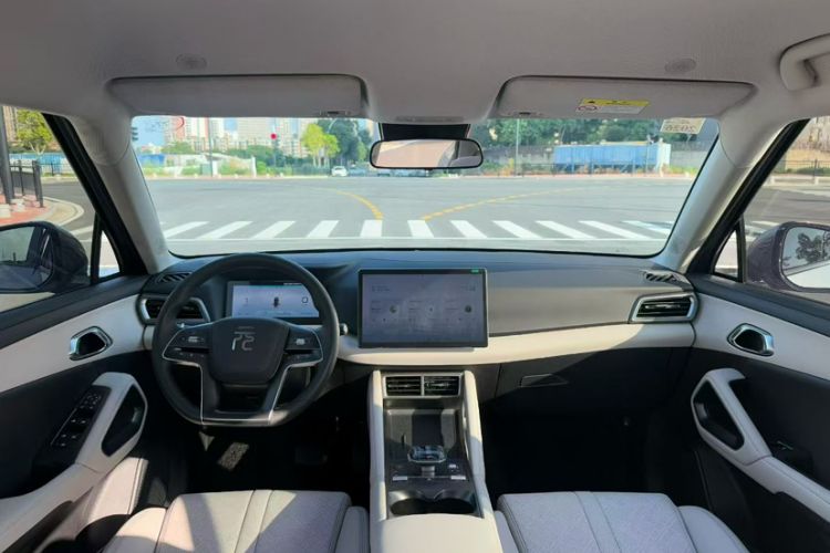 Used BYD Yuan UP 2024 401KM Leading Edition Interior 4