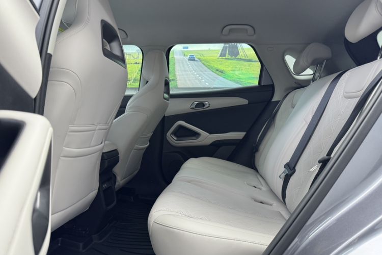 Used BYD Yuan UP 2024 401 km Active Version Interior 4