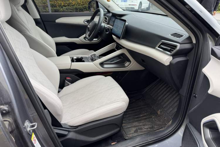 Used BYD Yuan UP 2024 401 km Active Version Interior 4