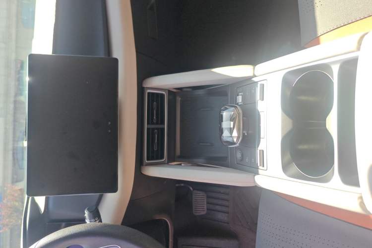 Used BYD Yuan UP 2024 401KM Leading Edition Interior 4