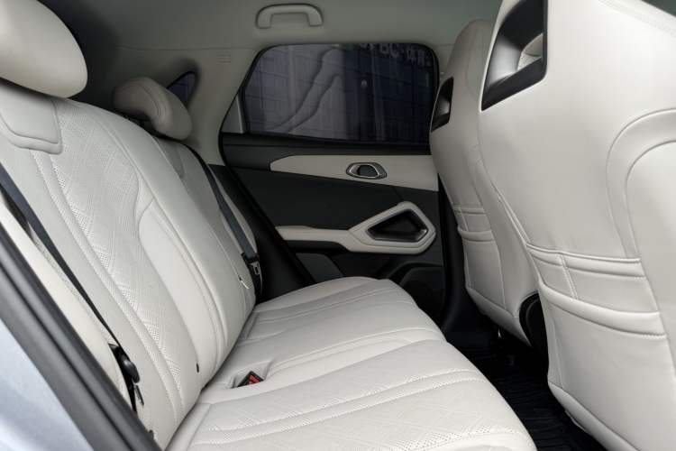 Used BYD Yuan UP 2024 401KM Leading Edition Interior 5