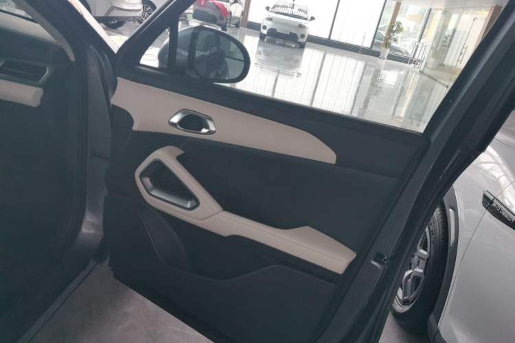 Used BYD Yuan UP 2024 401 km Active Version Interior 5