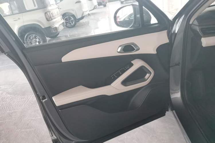 Used BYD Yuan UP 2024 401 km Active Version Interior 7