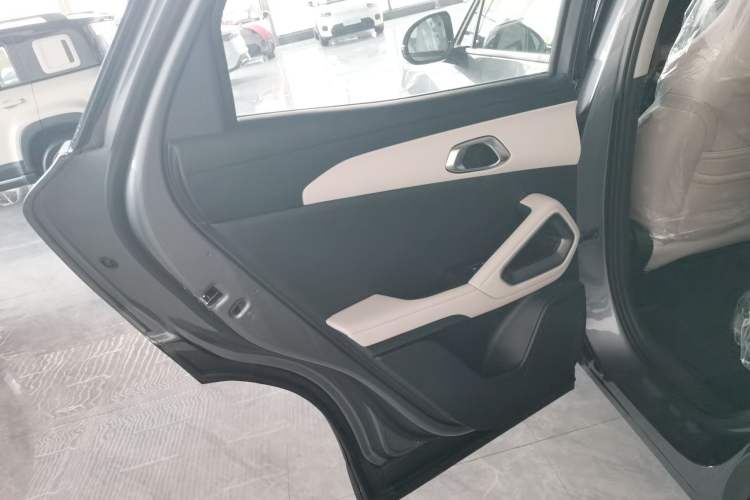 Used BYD Yuan UP 2024 401 km Active Version Interior 8