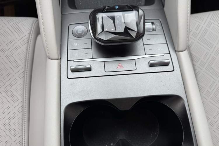 Used BYD Yuan UP 2024 401 km Active Version Interior 8