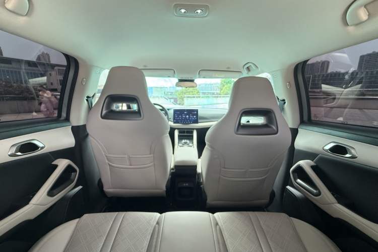 Used BYD Yuan UP 2024 401KM Leading Edition Interior 9
