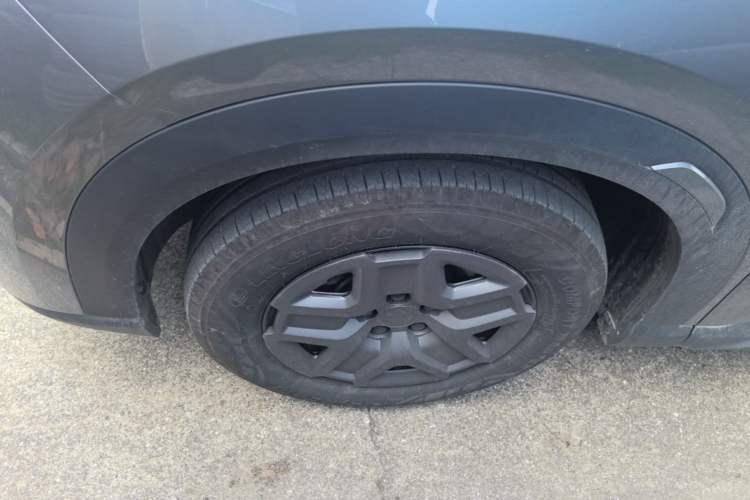 Used BYD Yuan UP 2024 401 km Active Version Left Front Wheel Hub