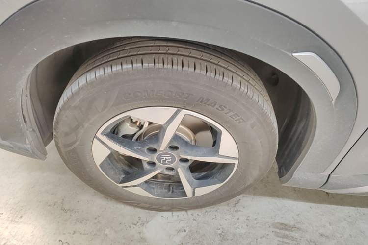 Used BYD Yuan UP 2024 401KM Leading Edition Left Front Wheel Hub