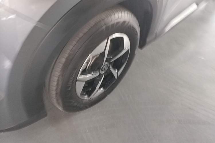 Used BYD Yuan UP 2024 401KM Leading Edition Left Front Wheel Hub