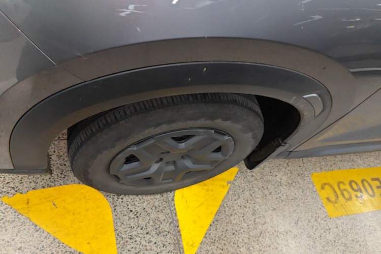 Used BYD Yuan UP 2024 401 km Active Version Left Front Wheel Hub