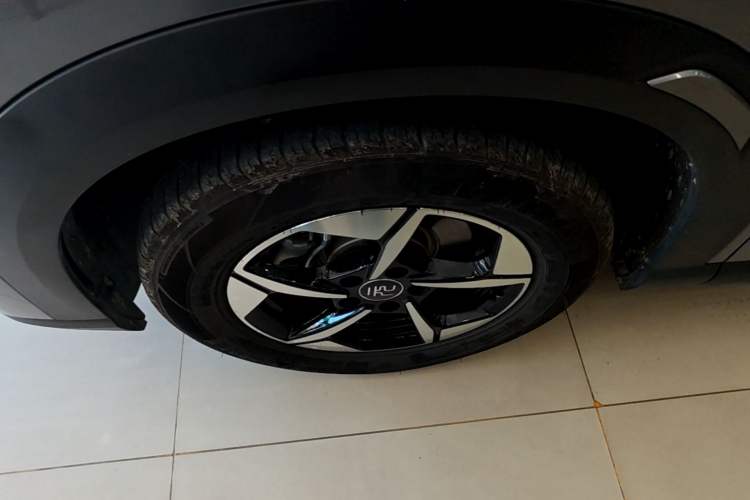 Used BYD Yuan UP 2024 401KM Leading Edition Left Front Wheel Hub