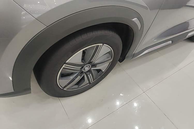 Used BYD Yuan UP 2024 401KM Beyond Edition Left Front Wheel Hub