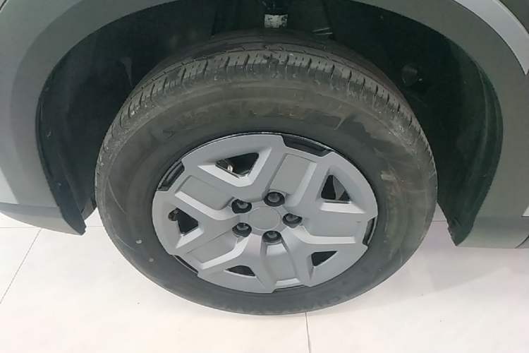 Used BYD Yuan UP 2024 401 km Active Version Left Front Wheel Hub