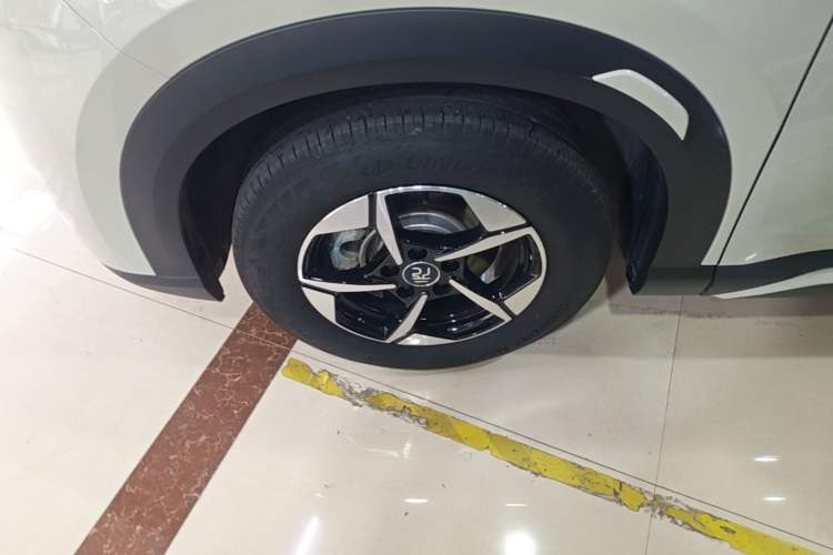 Used BYD Yuan UP 2024 401KM Leading Edition Left Front Wheel Hub