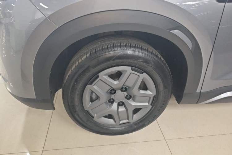 Used BYD Yuan UP 2024 401 km Active Version Left Front Wheel Hub
