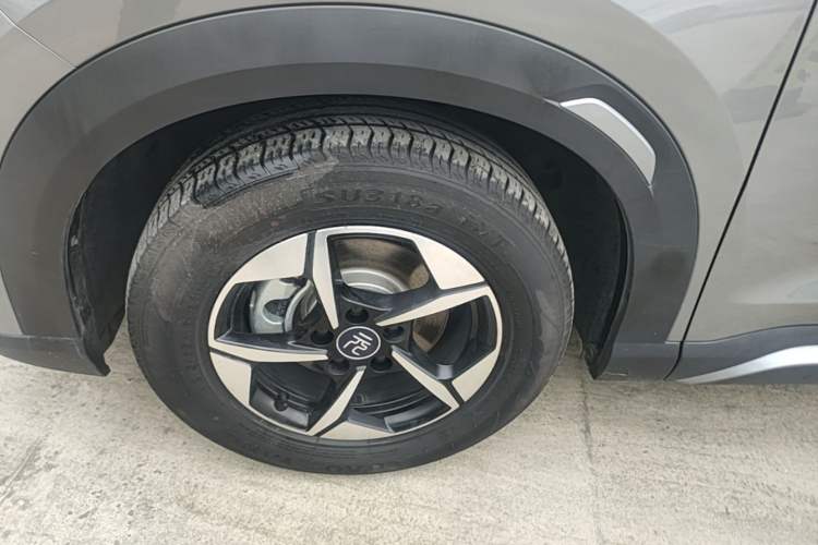 Used BYD Yuan UP 2024 401KM Leading Edition Left Front Wheel Hub