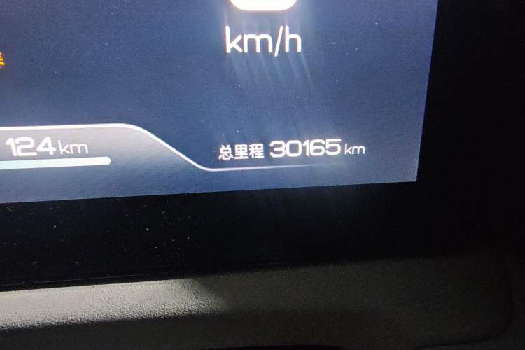 Used BYD Yuan UP 2024 401 km Active Version Odometer Close Up