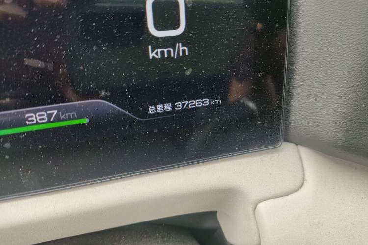 Used BYD Yuan UP 2024 401KM Leading Edition Odometer Close Up