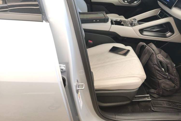 Used BYD Yuan UP 2024 401KM Leading Edition Right Front Seat