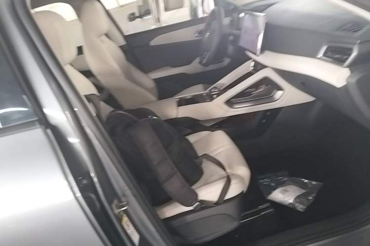 Used BYD Yuan UP 2024 401KM Leading Edition Right Front Seat