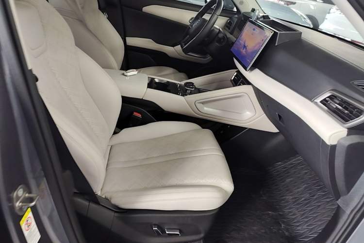 Used BYD Yuan UP 2024 401KM Beyond Edition Right Front Seat