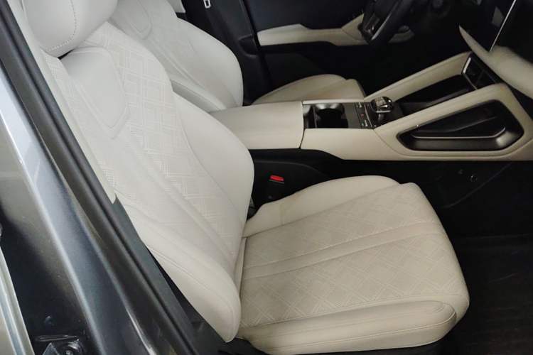 Used BYD Yuan UP 2024 401 km Active Version Right Front Seat
