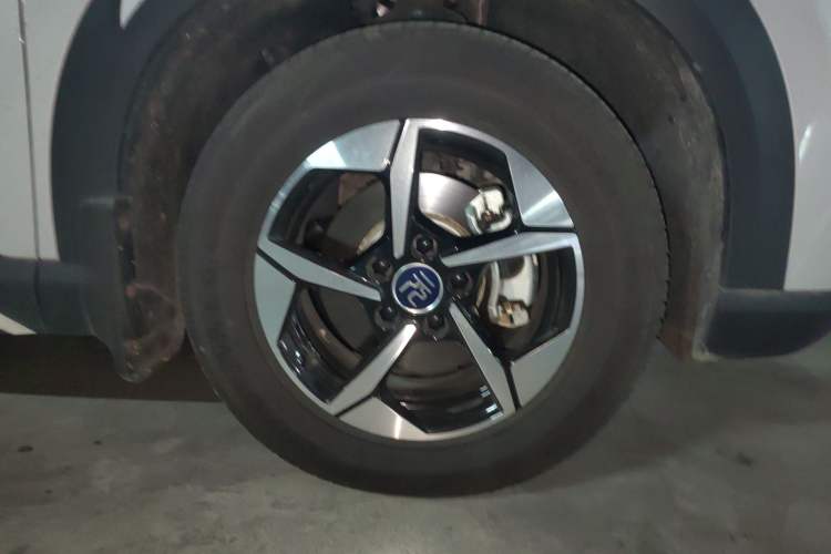 Used BYD Yuan UP 2024 401KM Beyond Edition Right Front Wheel Hub