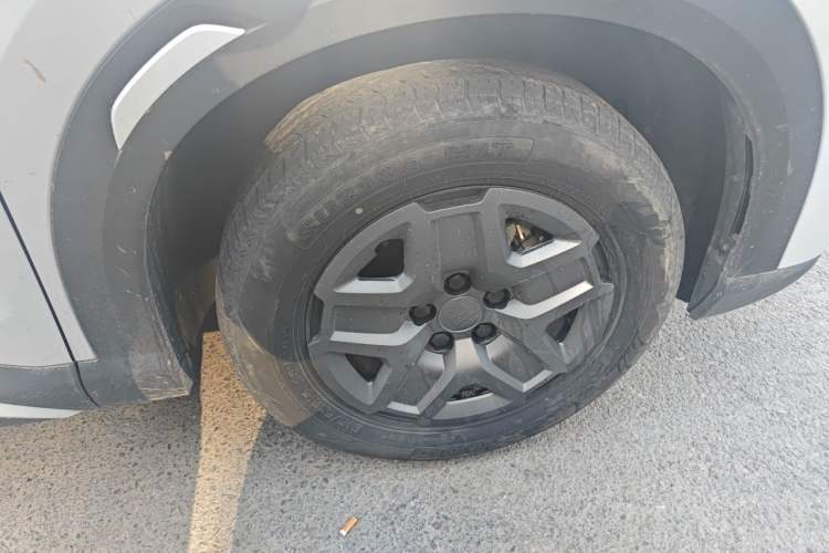 Used BYD Yuan UP 2024 401 km Active Version Right Front Wheel Hub