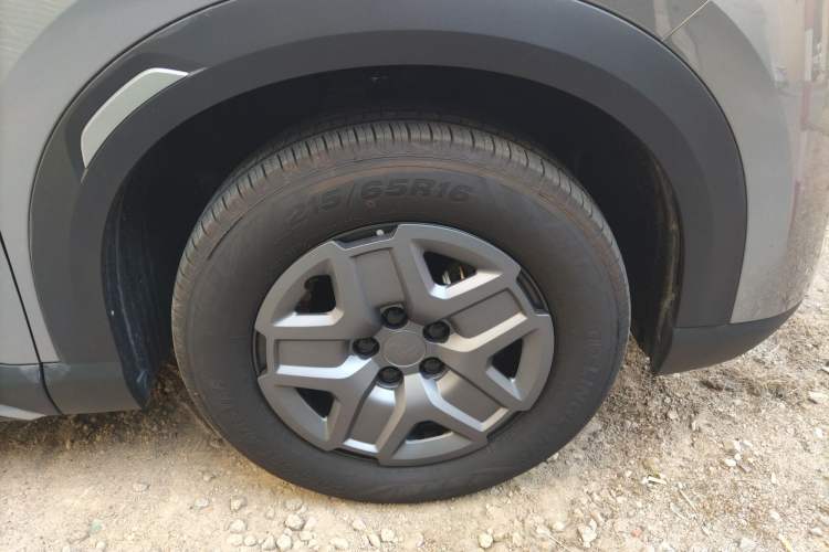 Used BYD Yuan UP 2024 401 km Active Version Right Front Wheel Hub