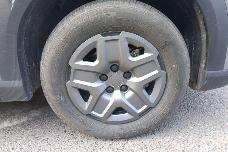 Used BYD Yuan UP 2024 401 km Active Version Right Front Wheel Hub