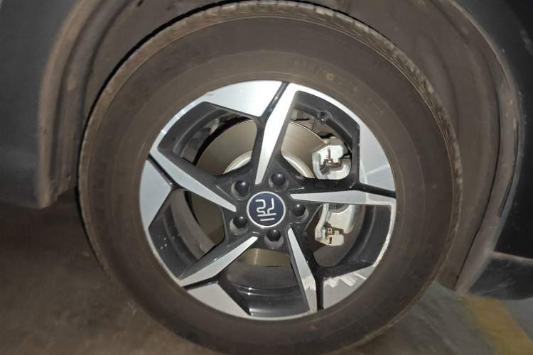 Used BYD Yuan UP 2024 401KM Leading Edition Right Front Wheel Hub