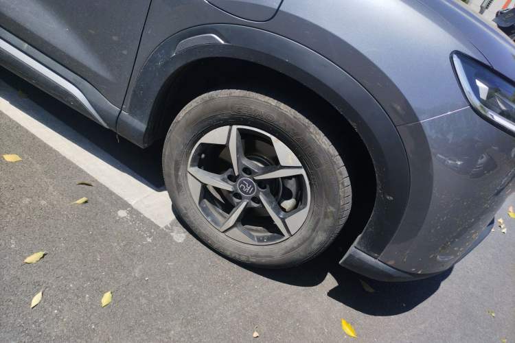 Used BYD Yuan UP 2024 401KM Leading Edition Right Front Wheel Hub