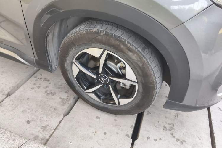 Used BYD Yuan UP 2024 401KM Beyond Edition Right Front Wheel Hub