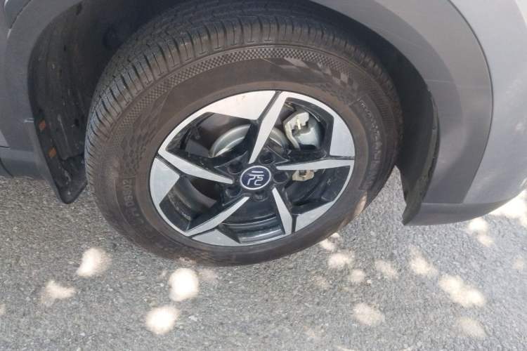 Used BYD Yuan UP 2024 401KM Beyond Edition Right Front Wheel Hub