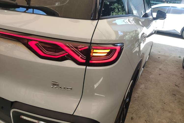 Used BYD Yuan UP 2024 401KM Leading Edition Right Rear Taillight
