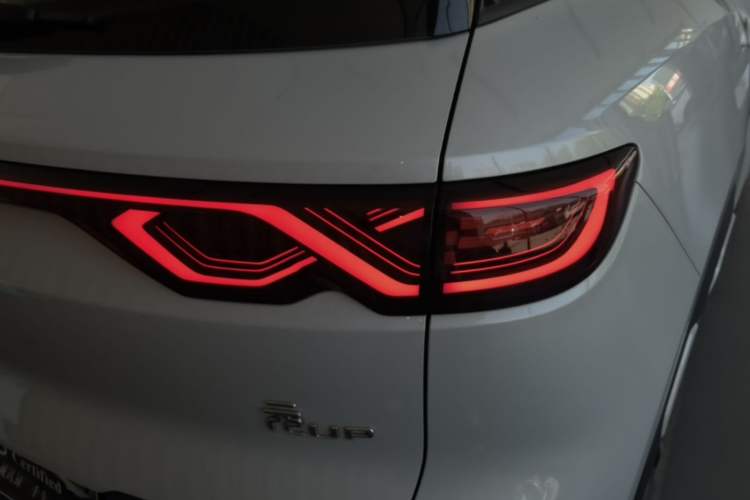 Used BYD Yuan UP 2024 401KM Leading Edition Right Rear Taillight
