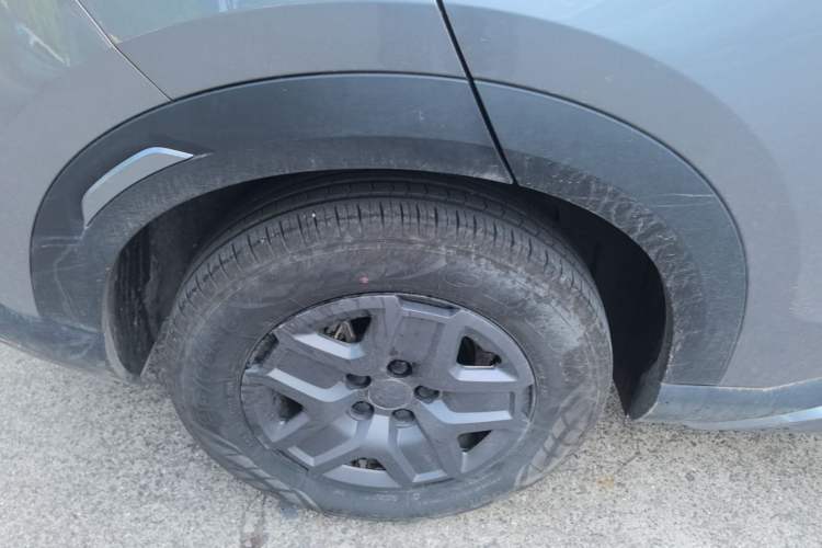 Used BYD Yuan UP 2024 401 km Active Version Right Rear Wheel Hub